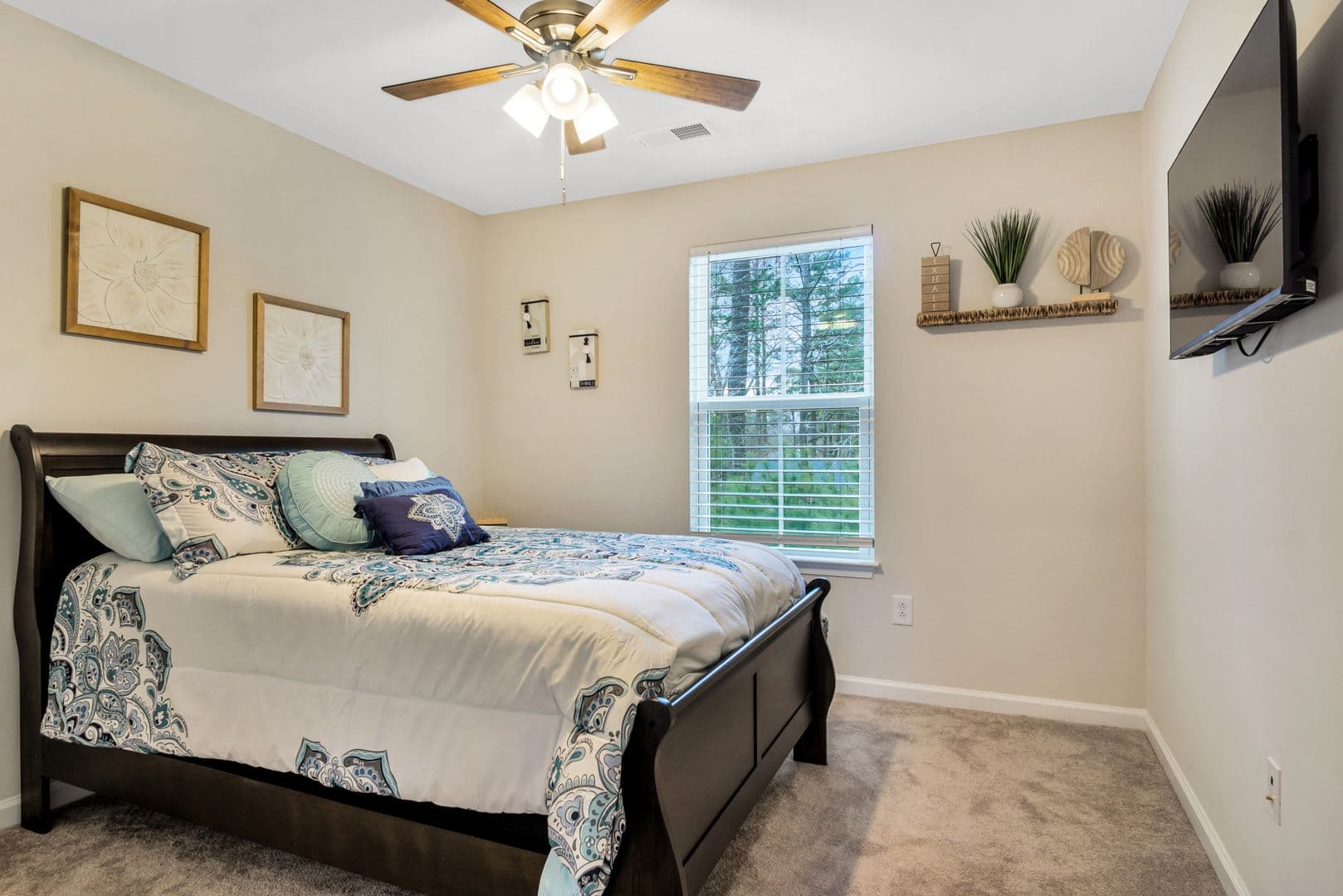 Williamsburg Townhome: 105 Stegg Street