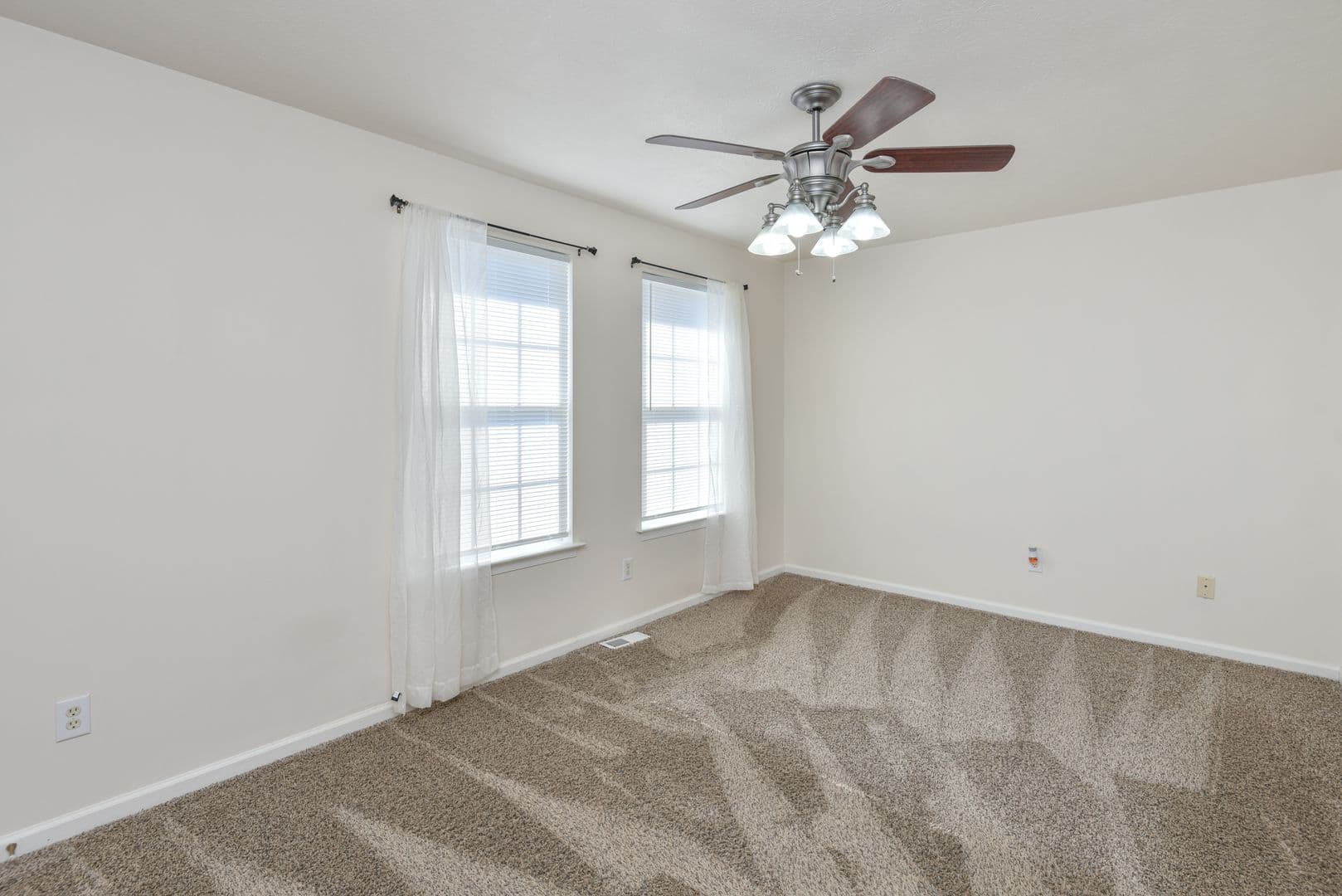 Williamsburg Townhome: 1531 Creek Ct