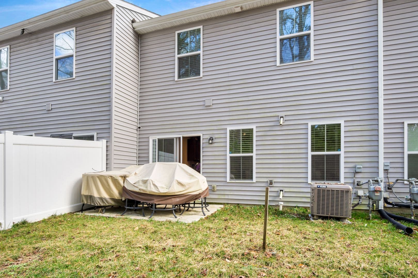 Williamsburg Townhome: 105 Stegg Street