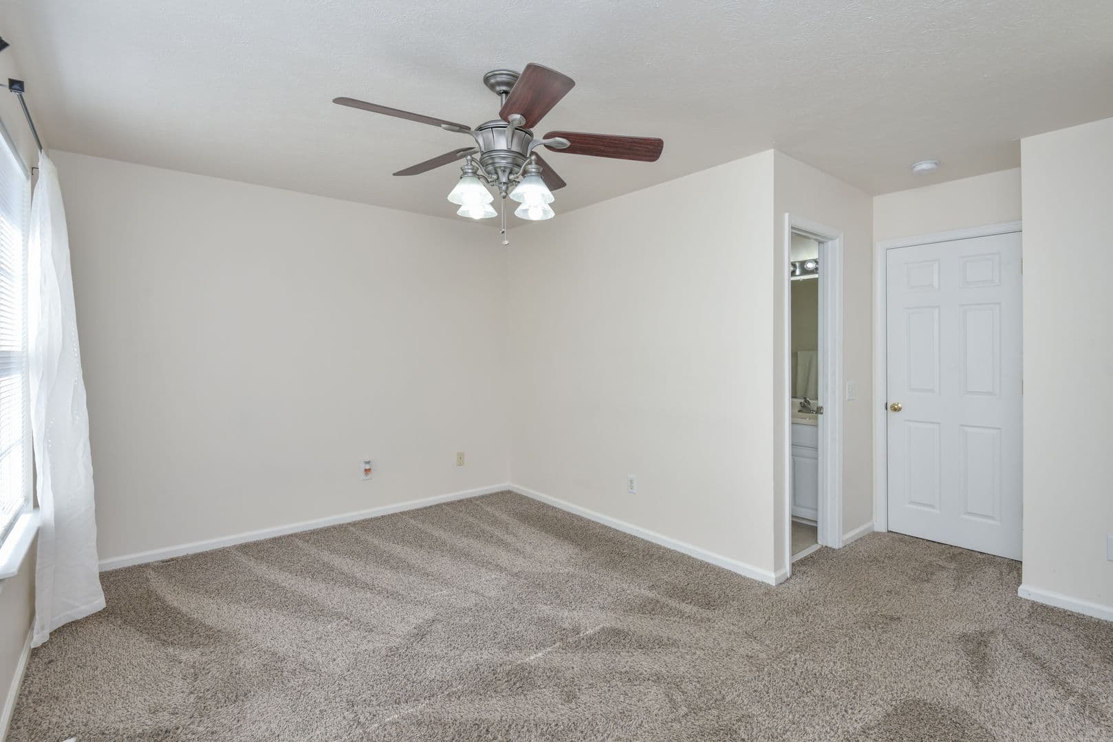 Williamsburg Townhome: 1531 Creek Ct