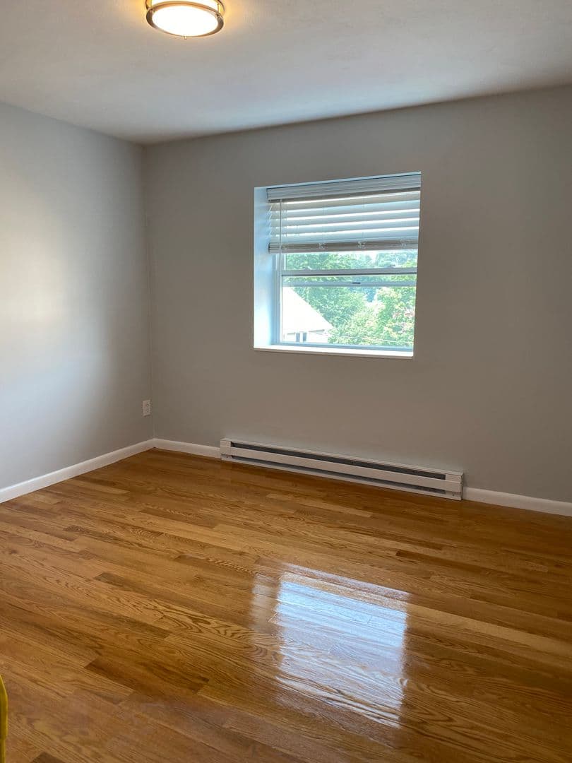 Roslindale Apartment: 24 Colgate Road