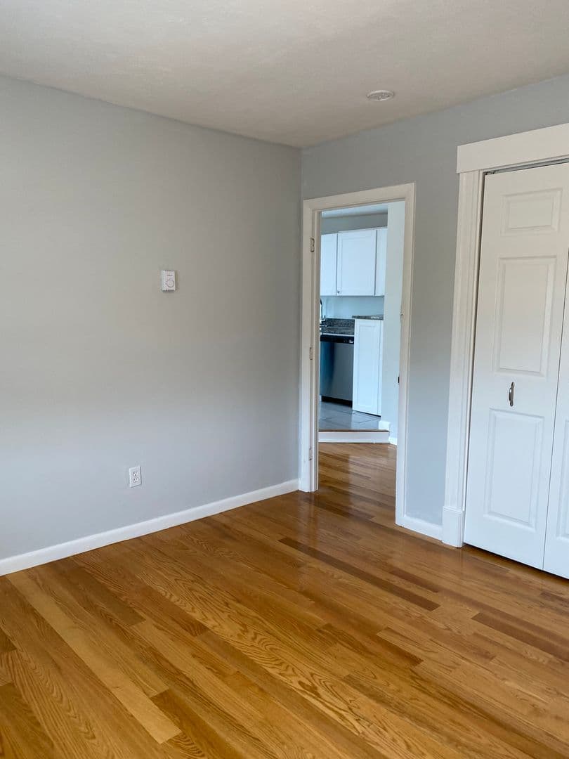 Roslindale Apartment: 24 Colgate Road