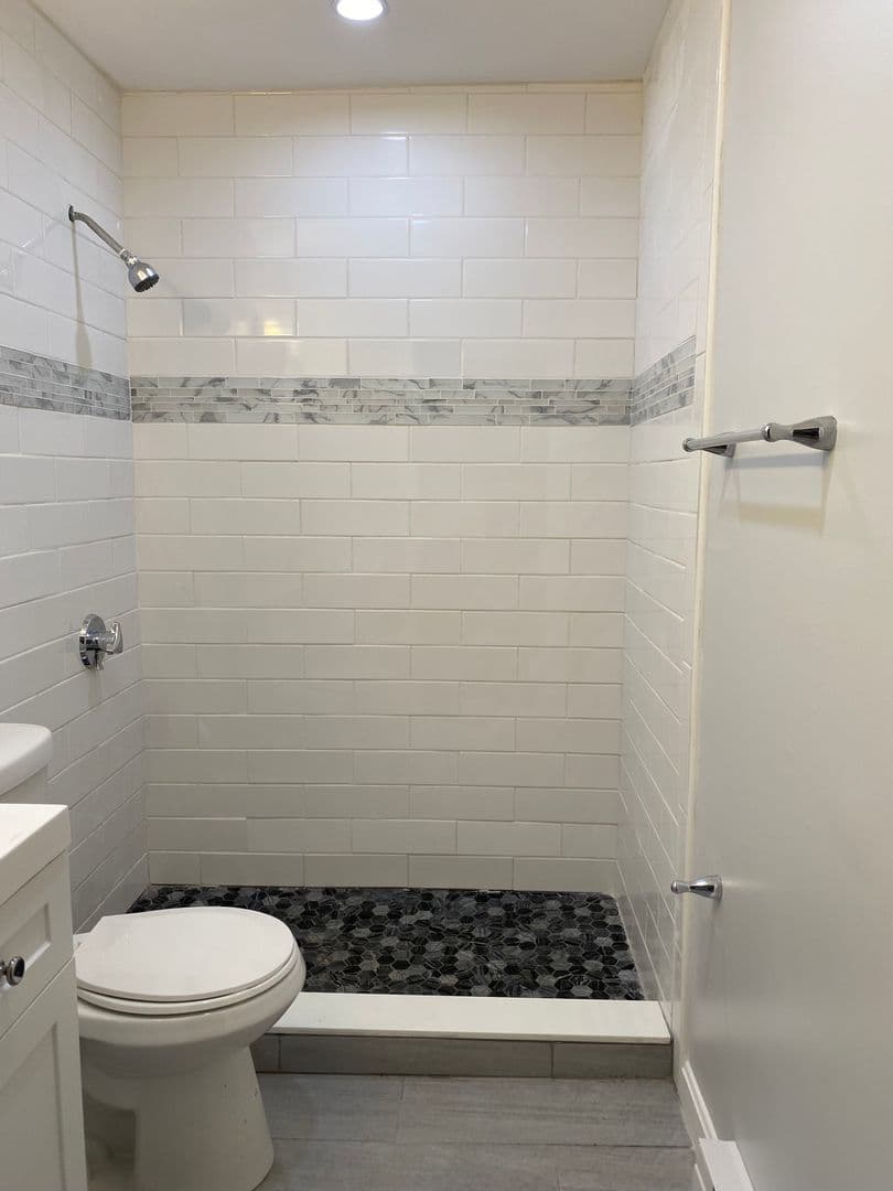 Roslindale Apartment: 24 Colgate Road