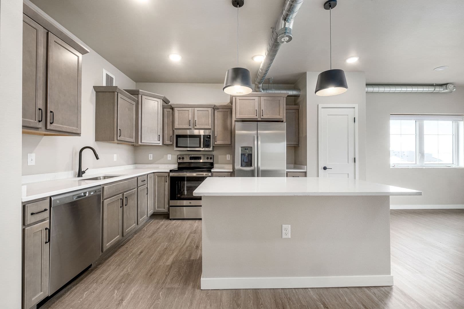 Billings Apartment: 4427 Altay Dr