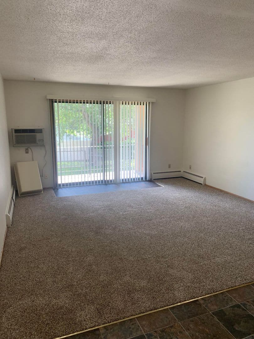 Fargo Apartment: 502-504 30th Ave N