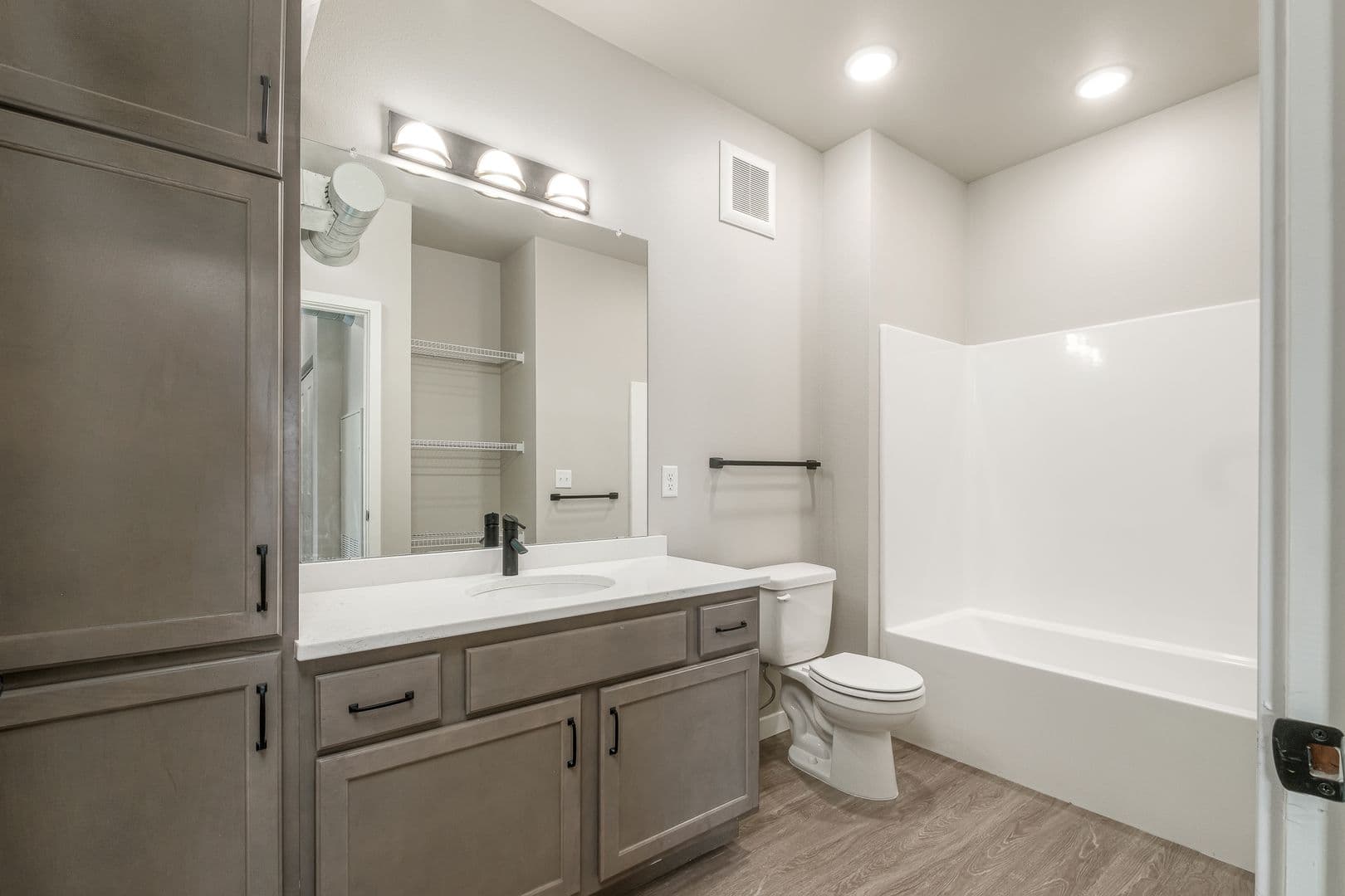 Billings Apartment: 4427 Altay Dr