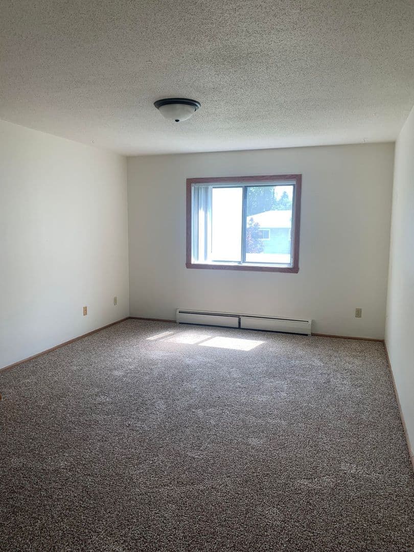 Fargo Apartment: 502-504 30th Ave N