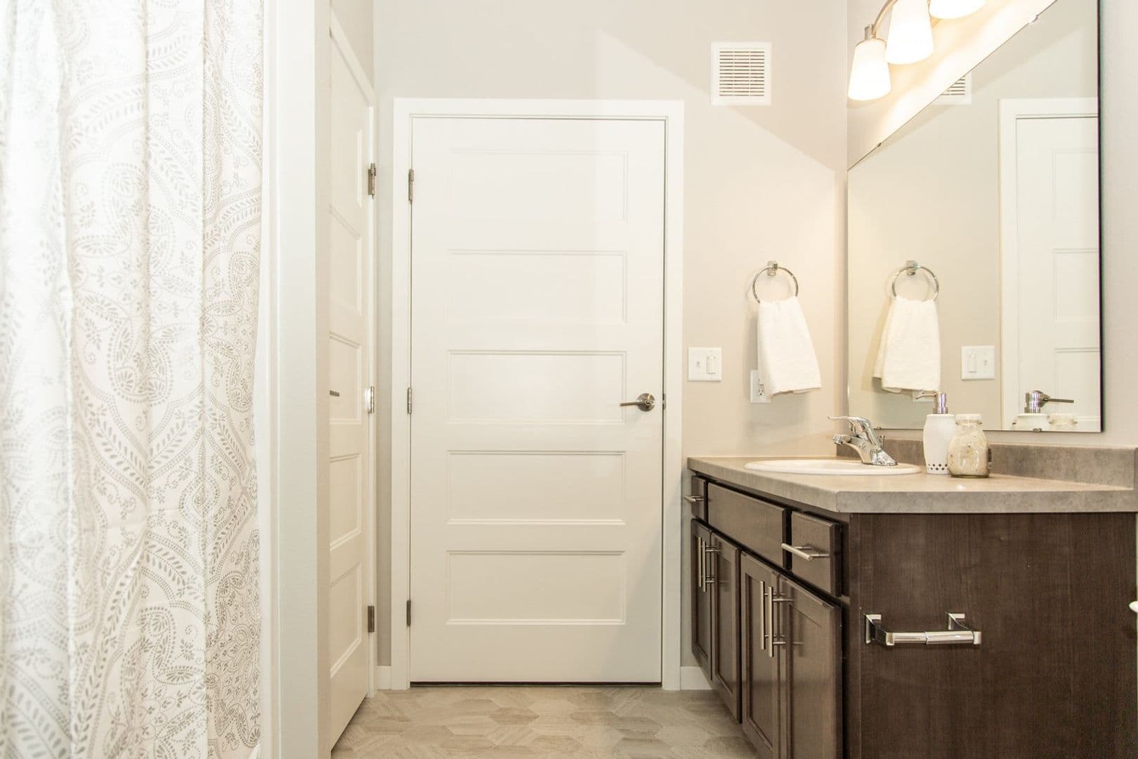 Mandan Apartment: 3501 21st Street SE