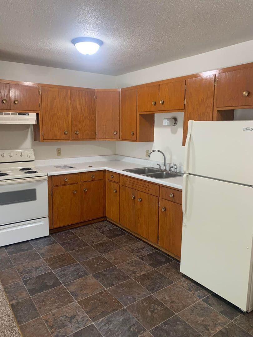 Fargo Apartment: 502-504 30th Ave N
