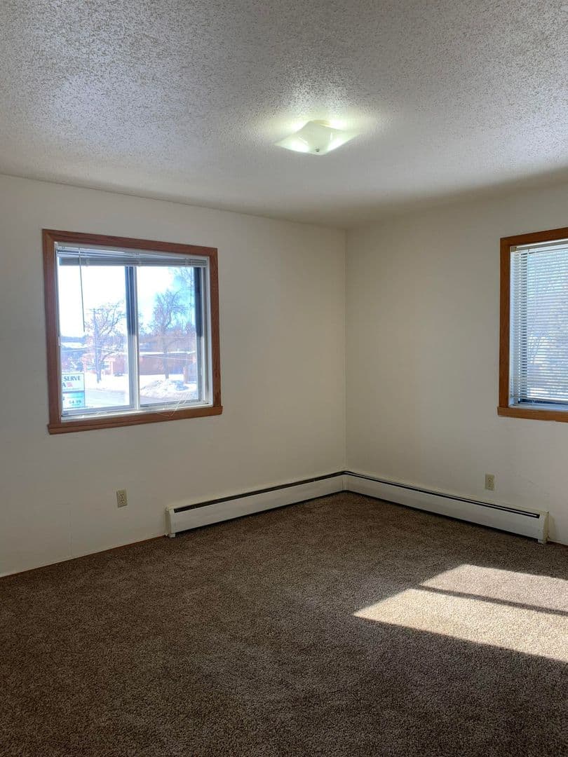 Fargo Apartment: 512-514 30th Ave N