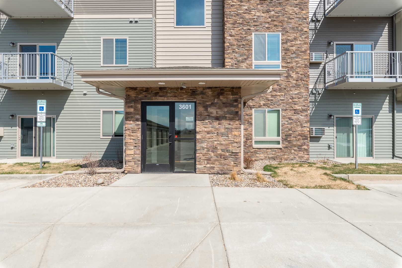 Mandan Apartment: 3601 21st St SE