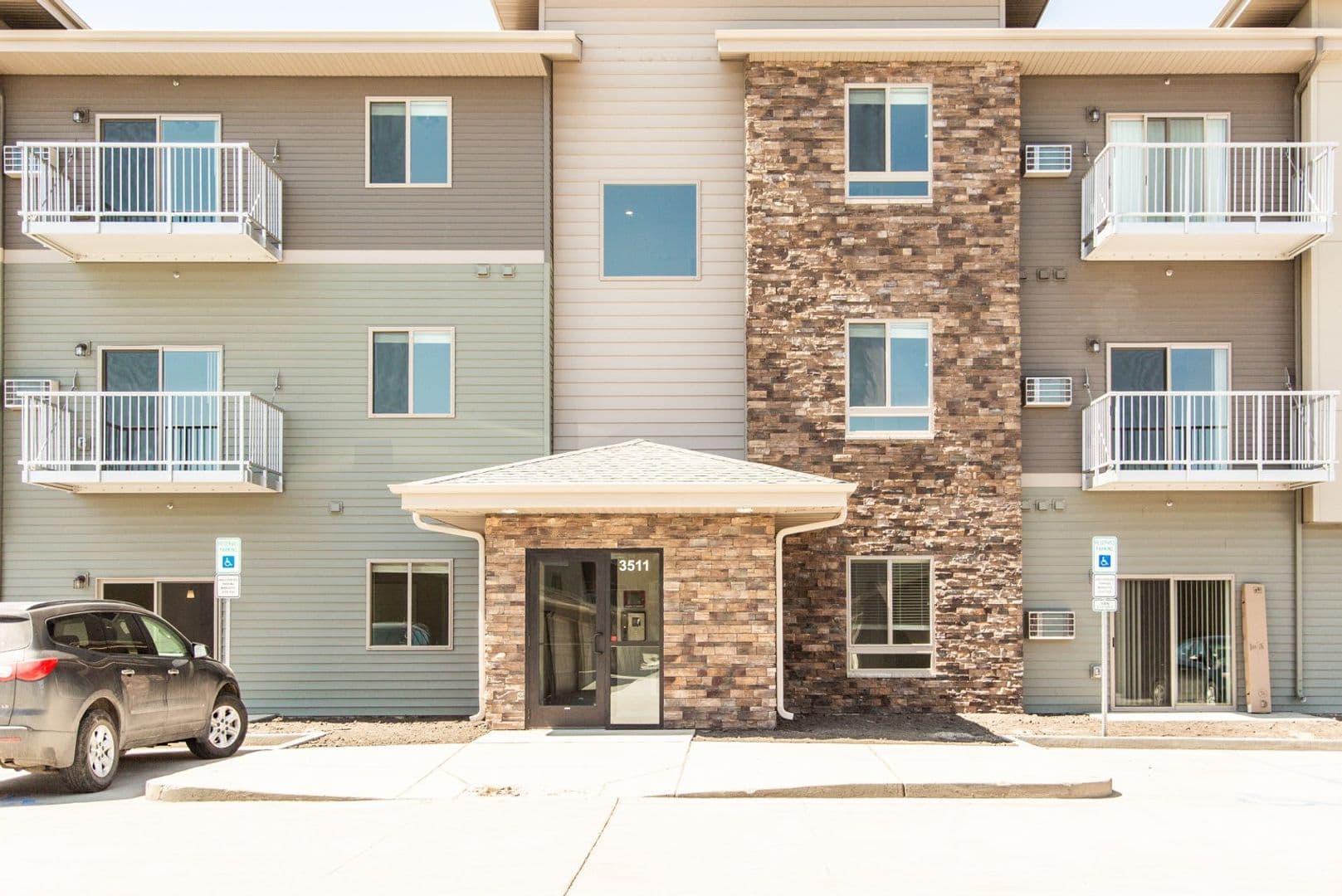 Mandan Apartment: 3501 21st Street SE