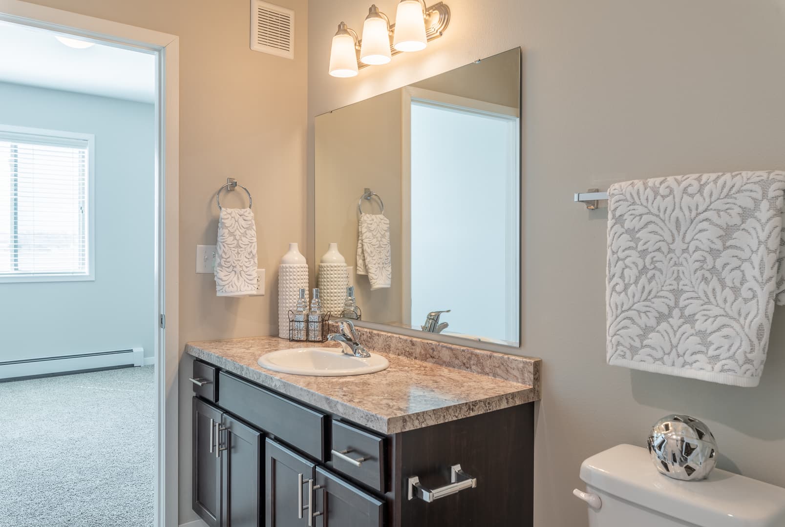 Mandan Apartment: 3601 21st St SE