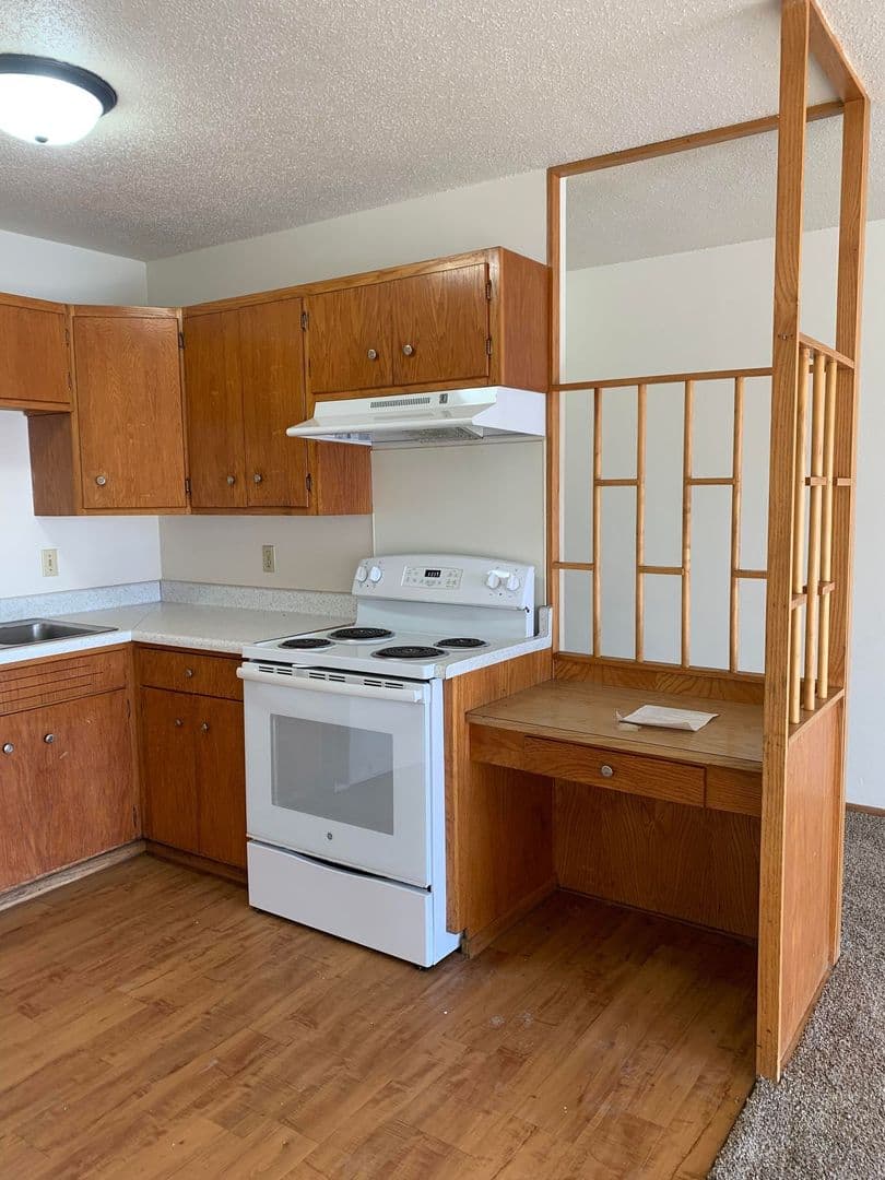 Fargo Apartment: 512-514 30th Ave N
