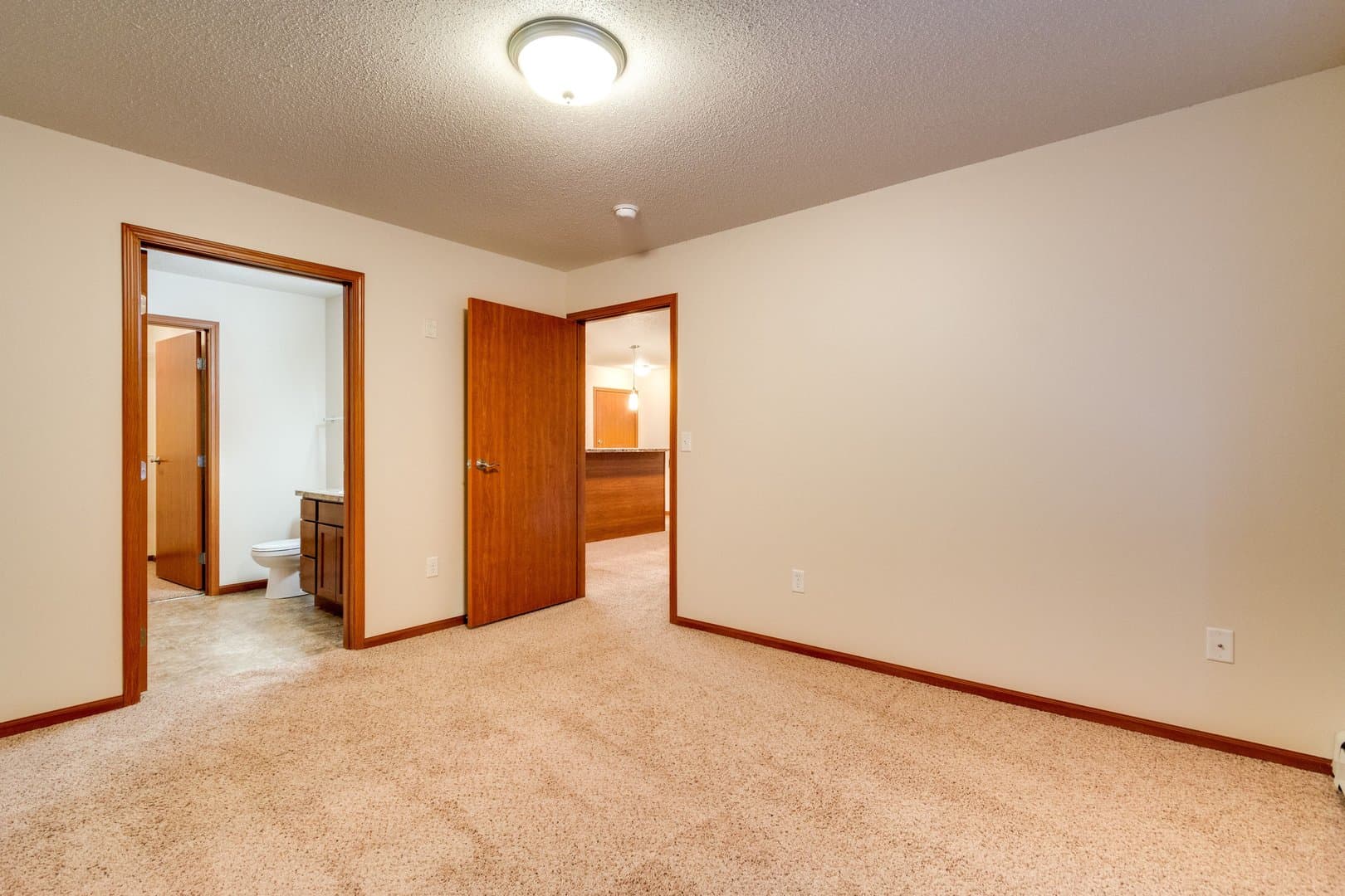 Fargo Apartment: 3620 42nd St S