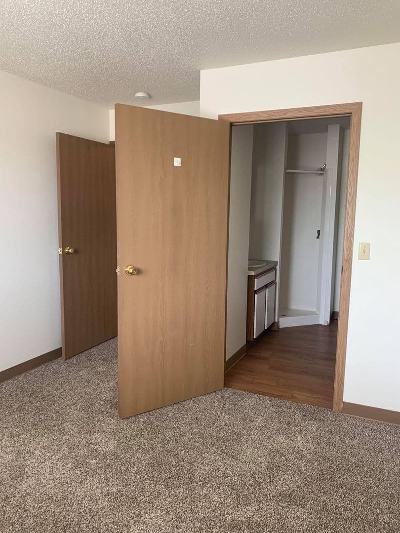 Fargo Apartment: 1704-1736 Dakota Dr. N.