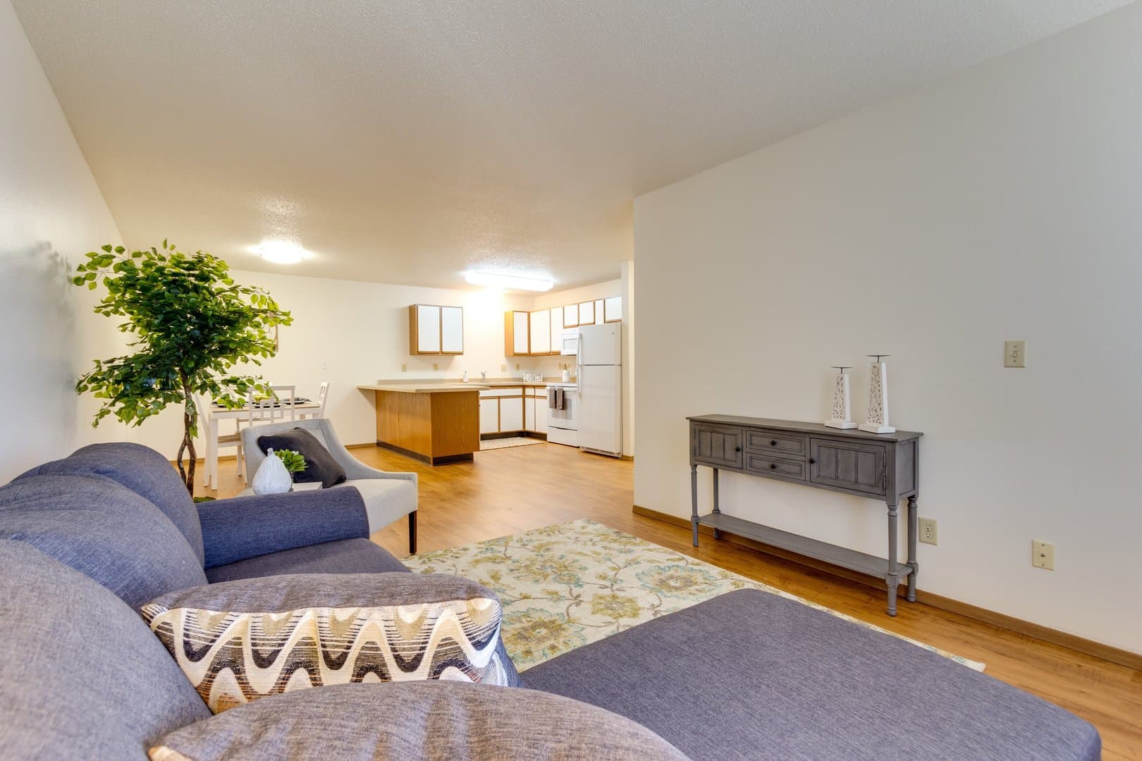 Fargo Apartment: 1704-1736 Dakota Dr. N.