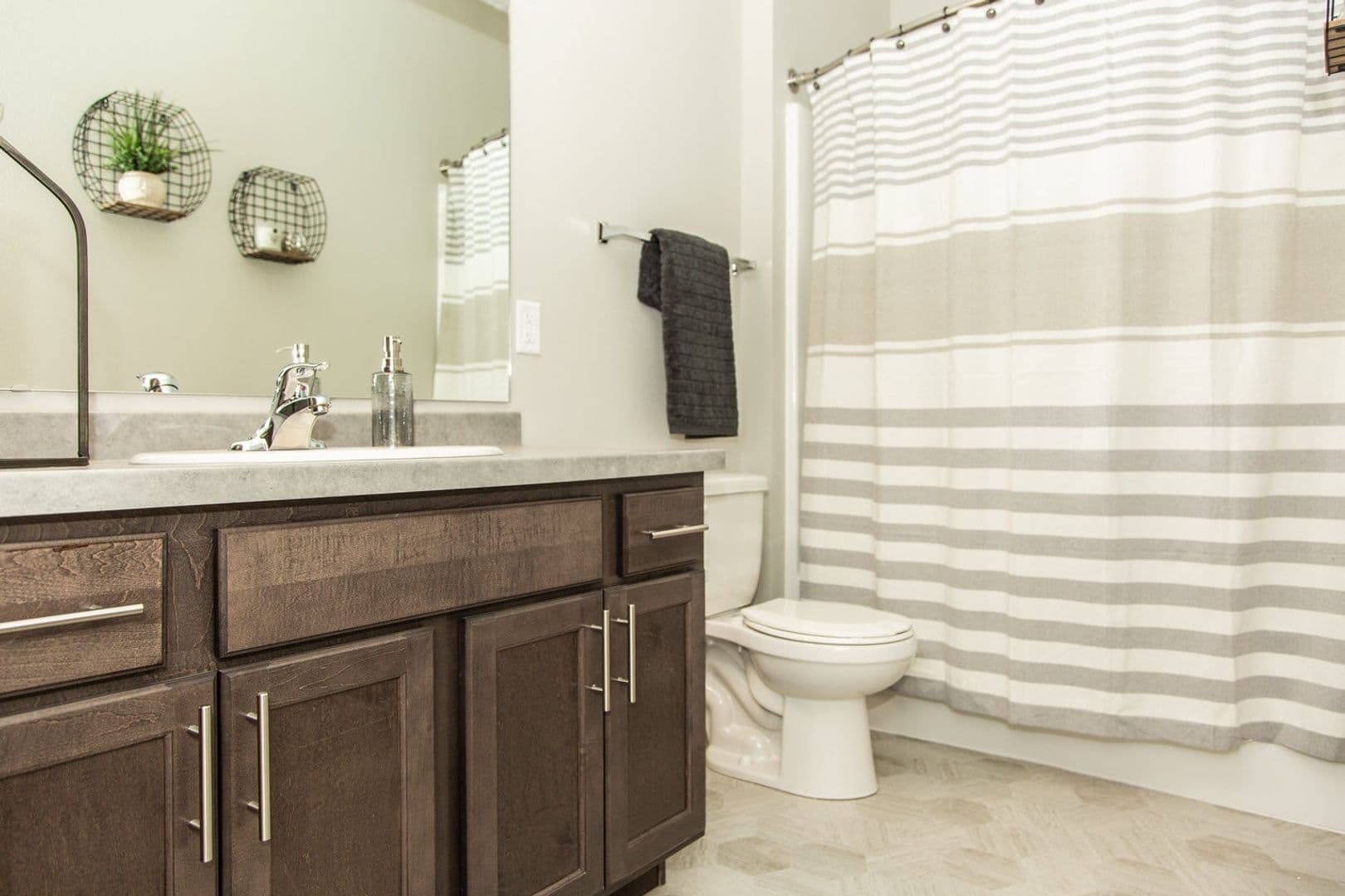 Mandan Apartment: 3501 21st Street SE