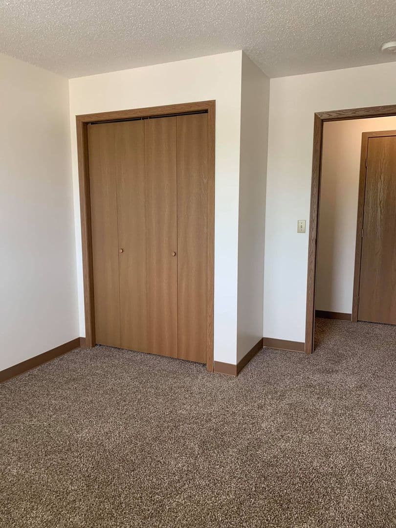 Fargo Apartment: 1704-1736 Dakota Dr. N.