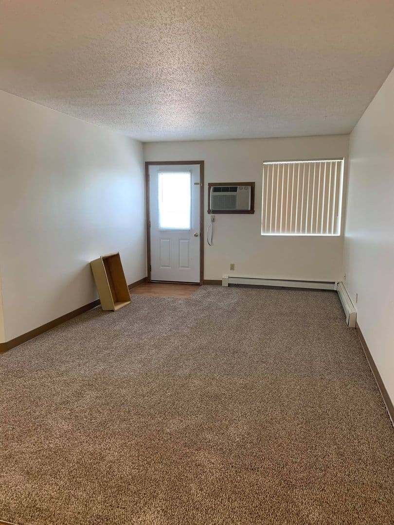 Fargo Apartment: 1704-1736 Dakota Dr. N.