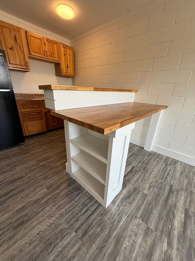 Clarksville Apartment: 626 Power St