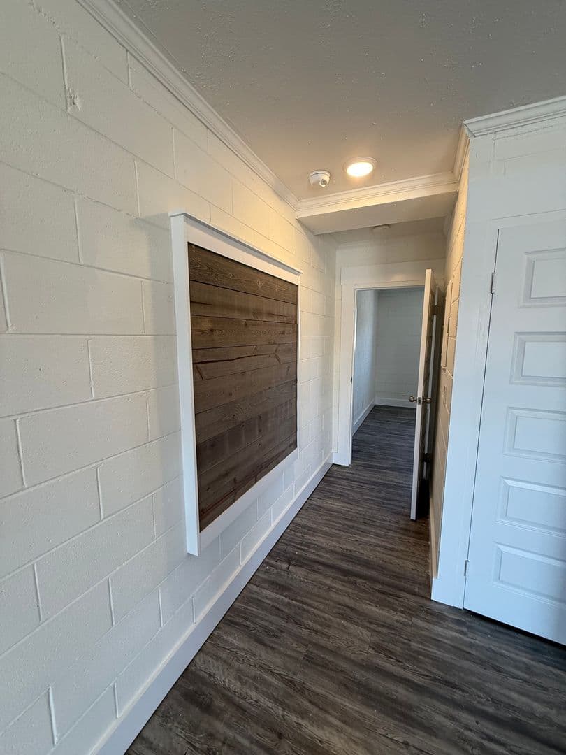 Clarksville Apartment: 626 Power St