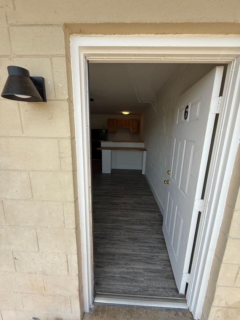 Clarksville Apartment: 626 Power St