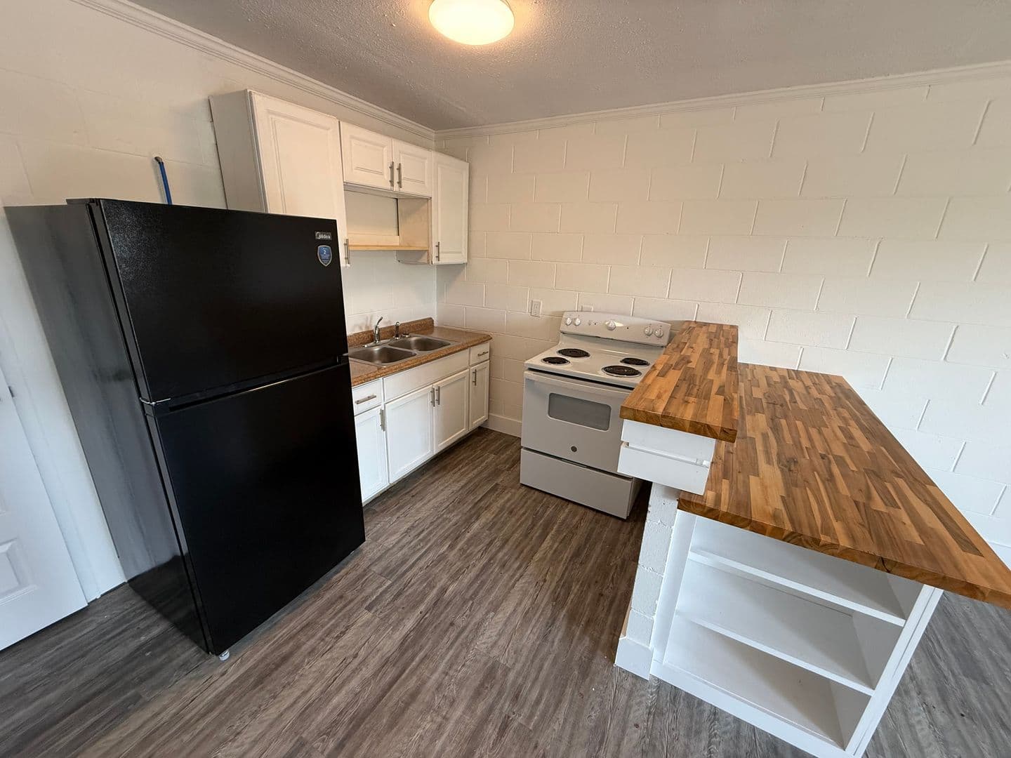 Clarksville Apartment: 626 Power St
