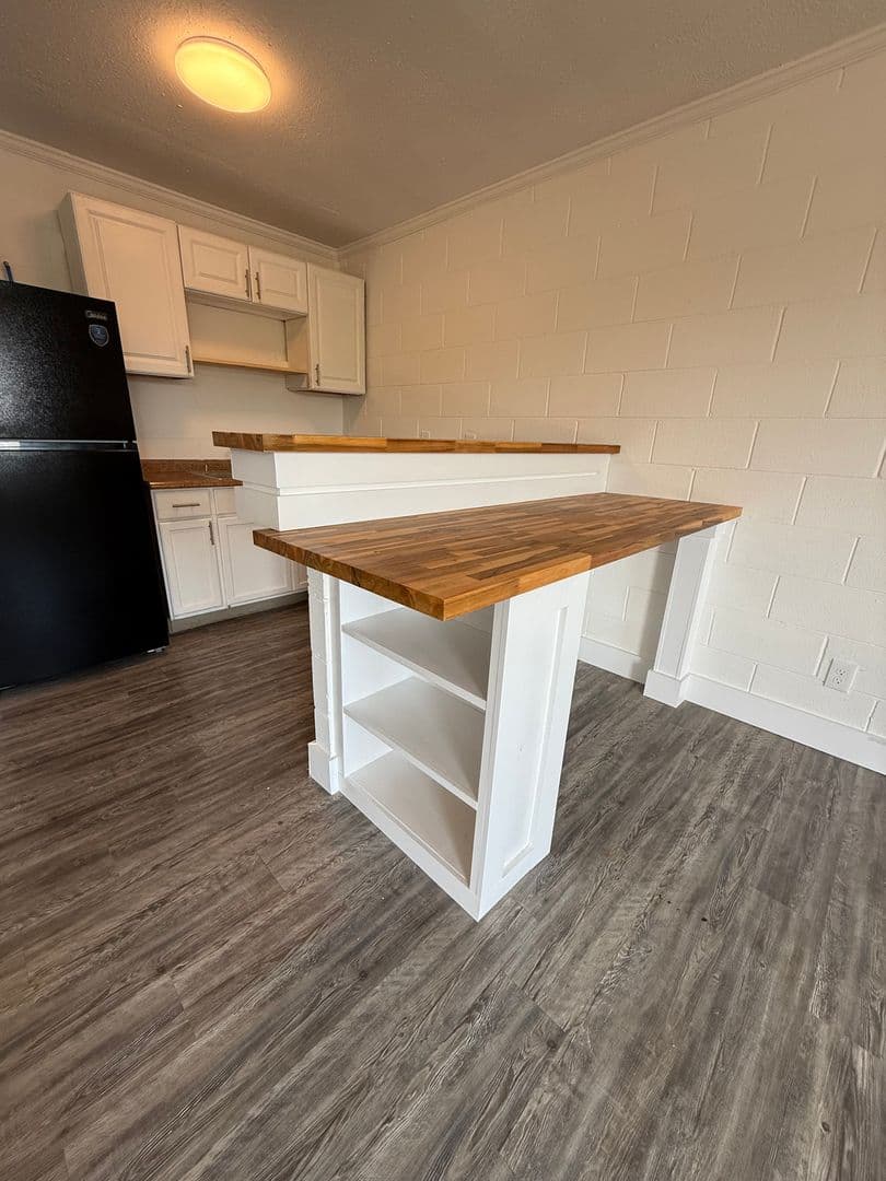 Clarksville Apartment: 626 Power St