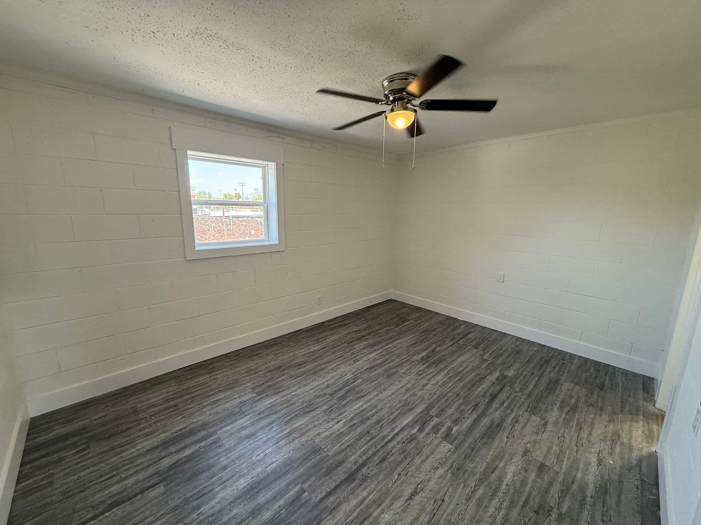 Clarksville Apartment: 626 Power St
