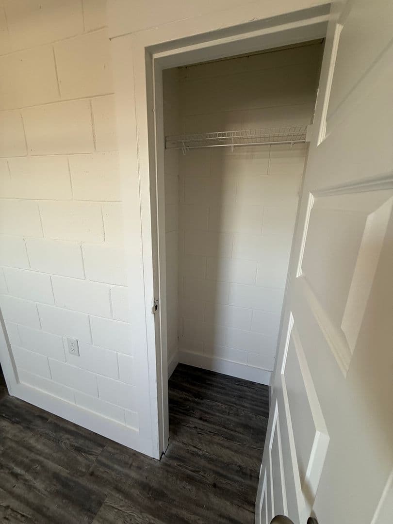 Clarksville Apartment: 626 Power St
