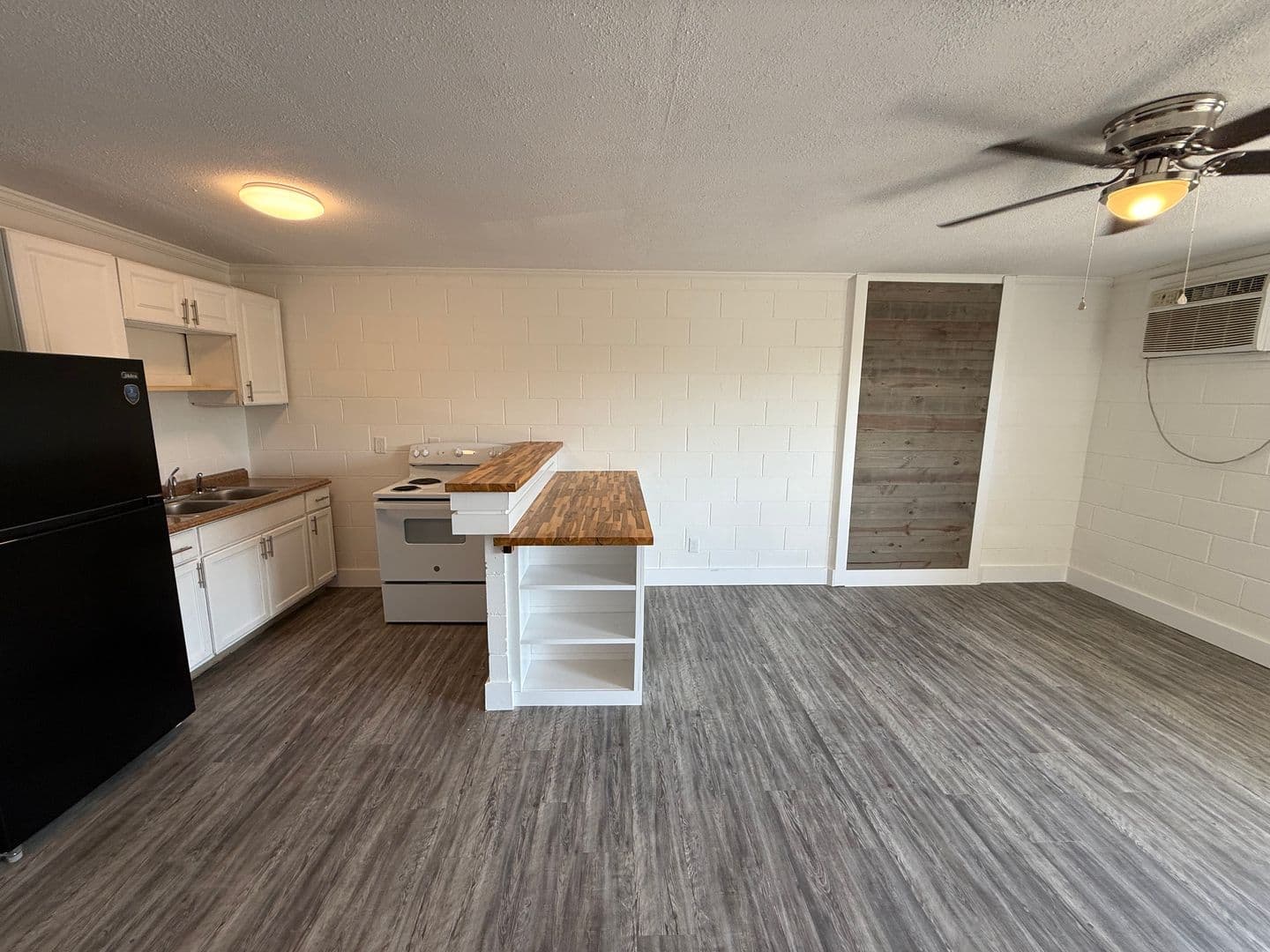Clarksville Apartment: 626 Power St