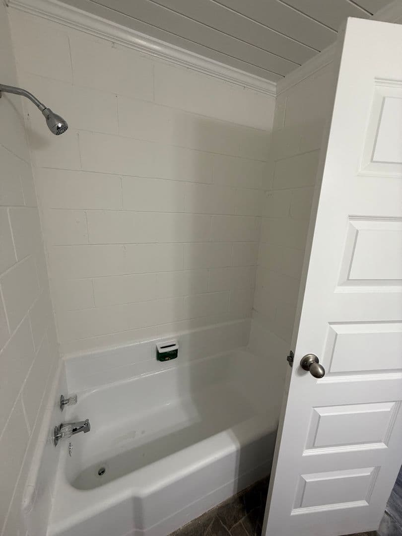 Clarksville Apartment: 626 Power St