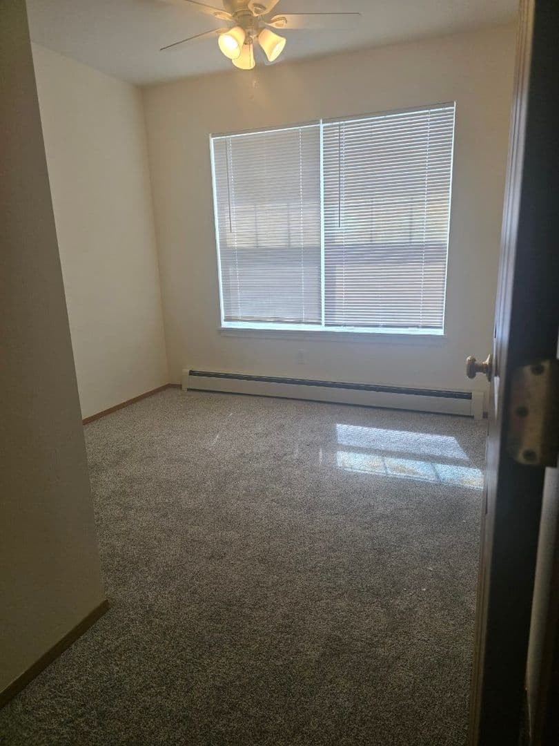 BOZEMAN Apartment: 2555 W. College