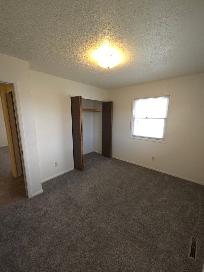 Bozeman Apartment: 318 & 320 N. 19th Ave