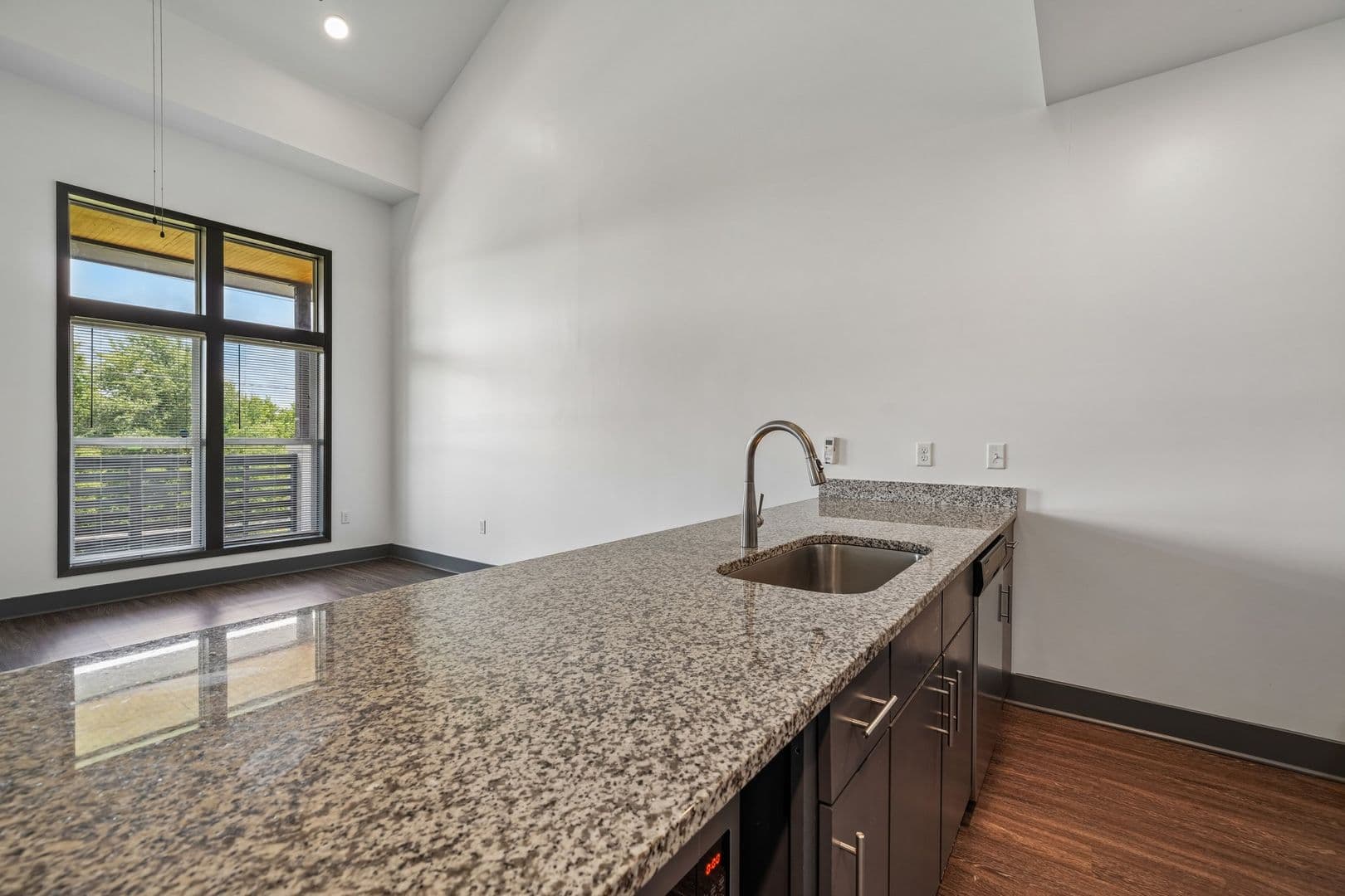 Tuscaloosa Apartment: 922 23rd Avenue East