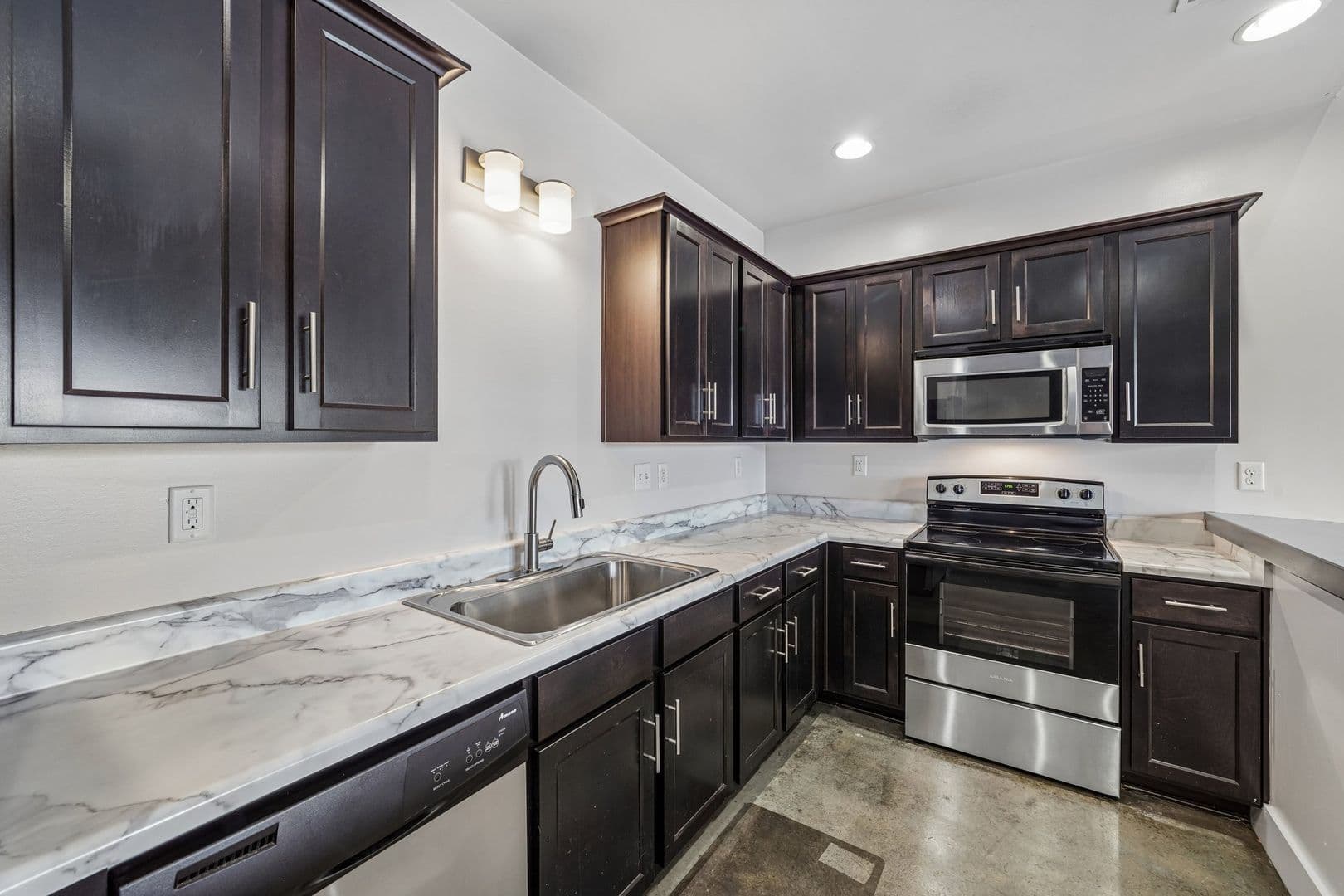 Tuscaloosa Apartment: 20 16th Street #1-8, 50 16th Street #1-8, 80 16th Street #1-8