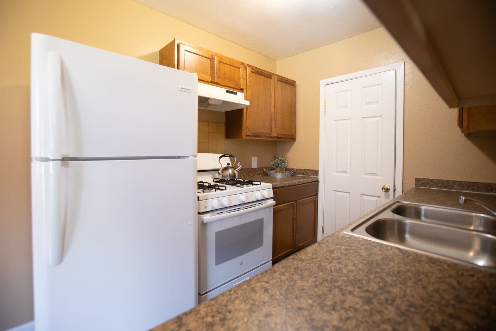 Lewisville, Apartment: 1090 S. Charles St.