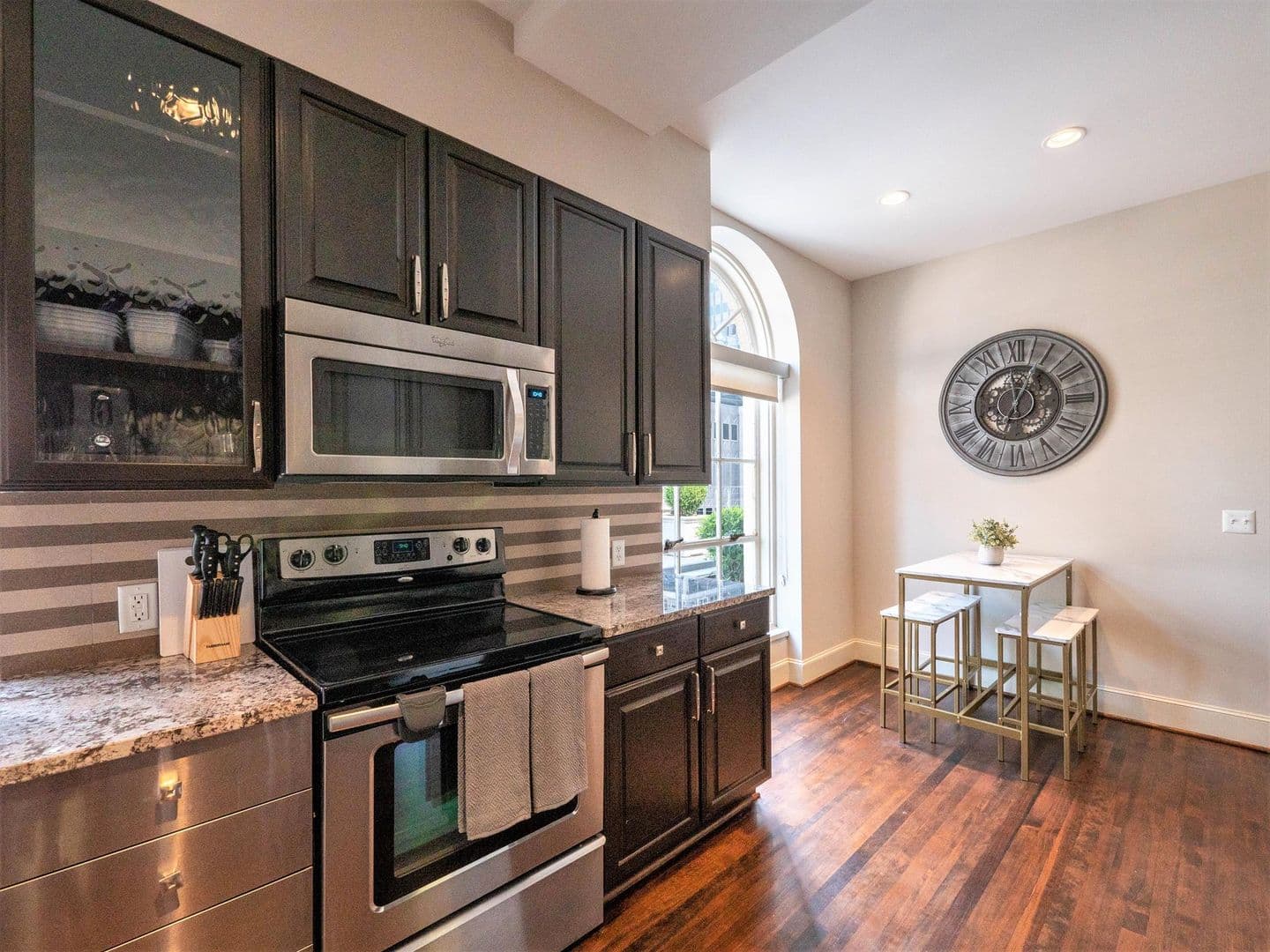 Dallas Apartment: 400 N Ervay St