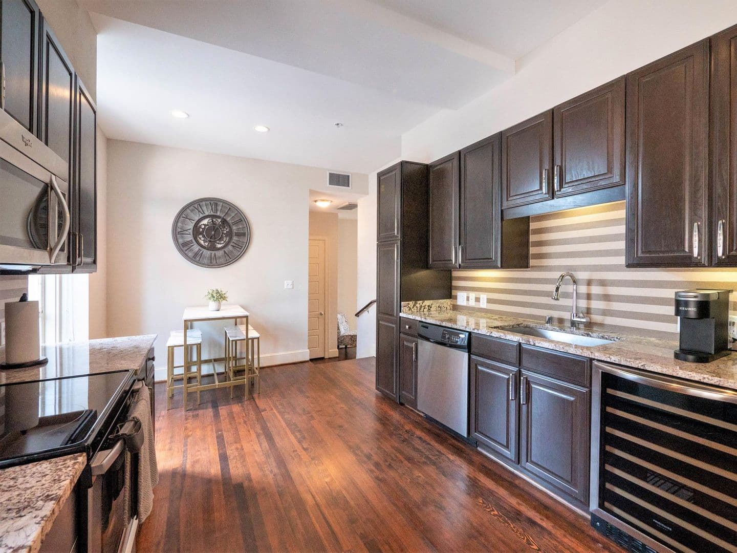 Dallas Apartment: 400 N Ervay St