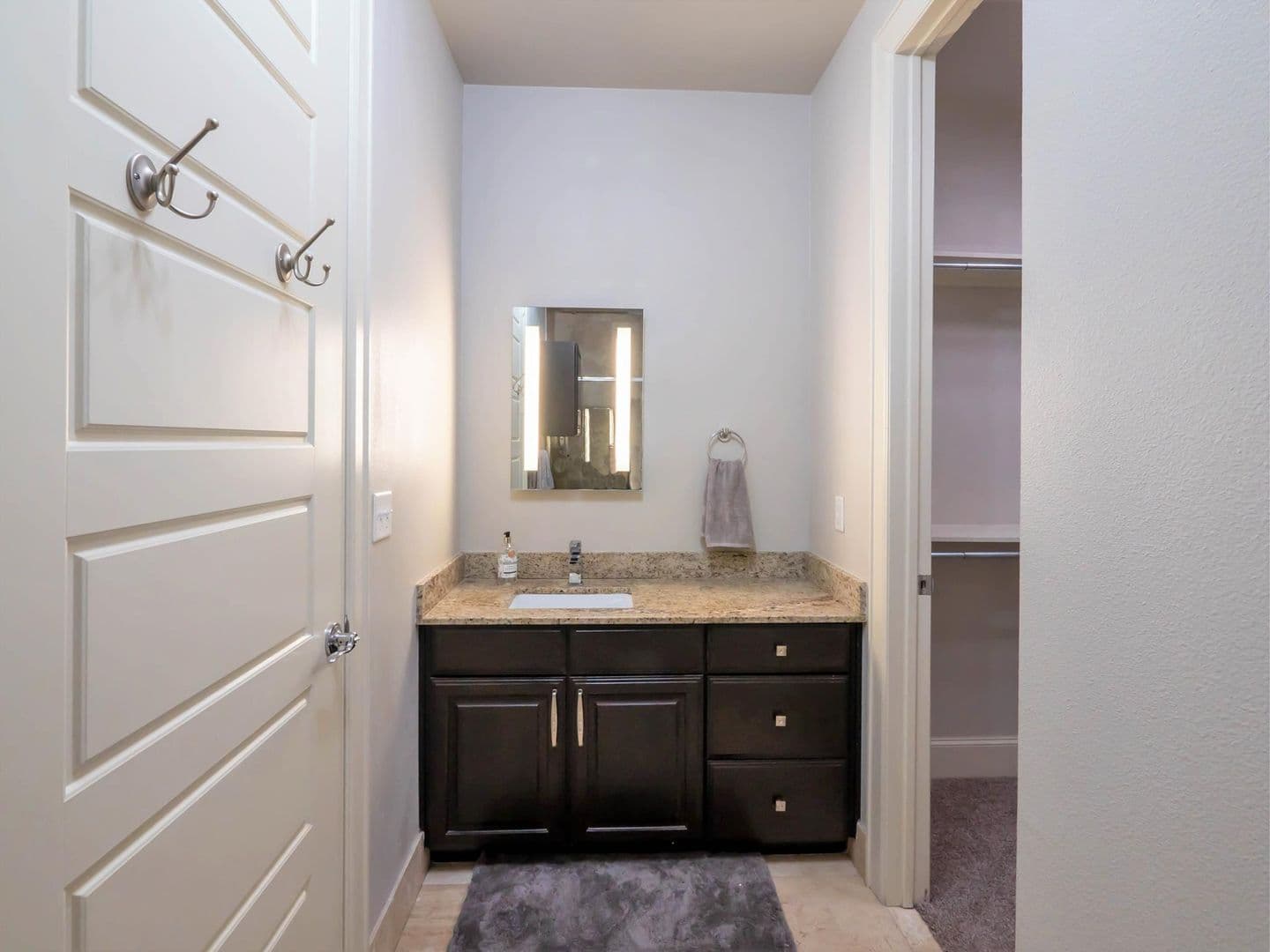 Dallas Apartment: 400 N Ervay St