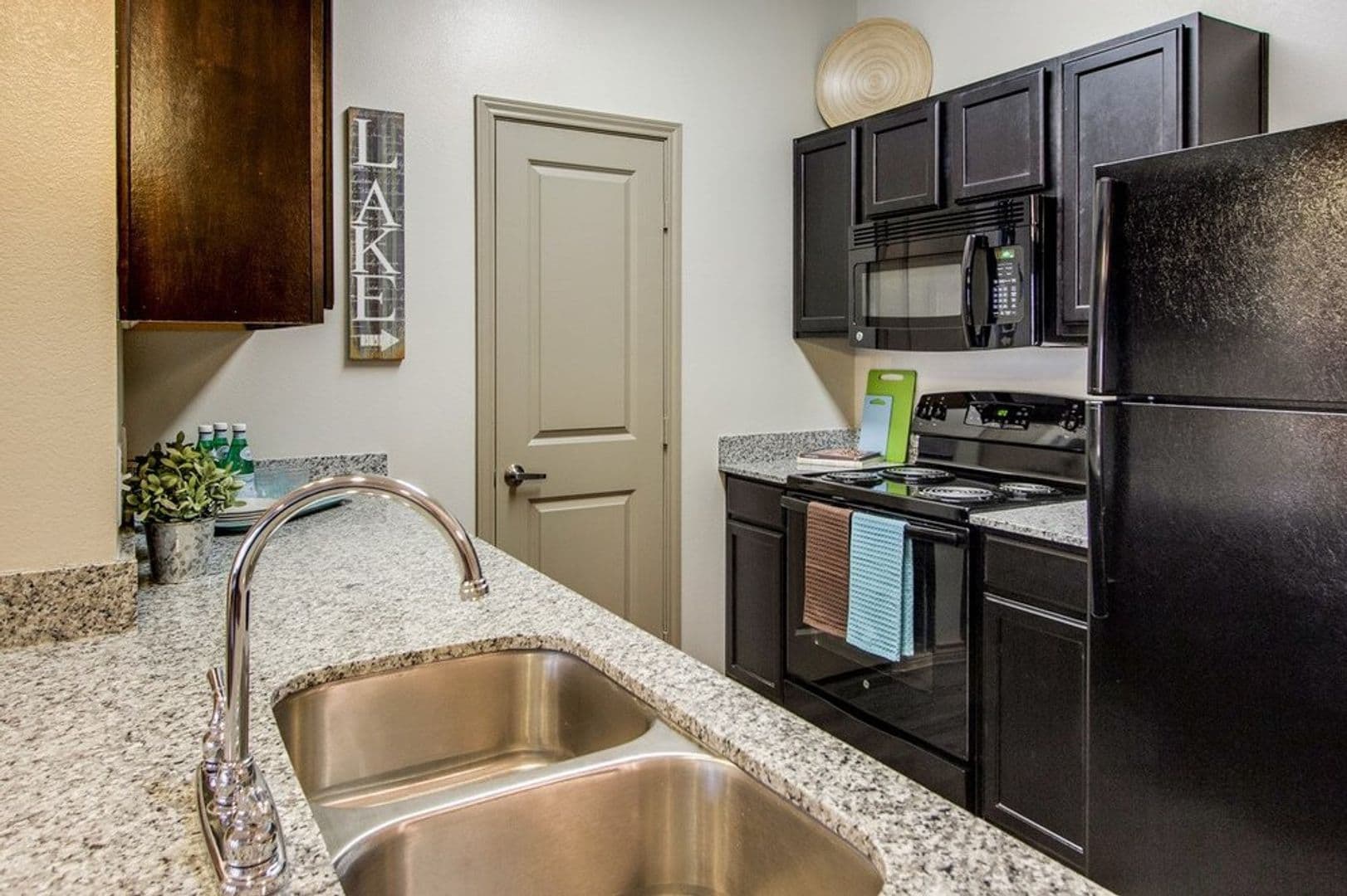Lake Dallas Apartment: 300 E. Swisher Rd.