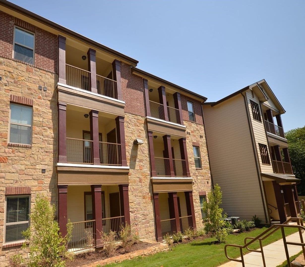 Lake Dallas Apartment: 300 E. Swisher Rd.