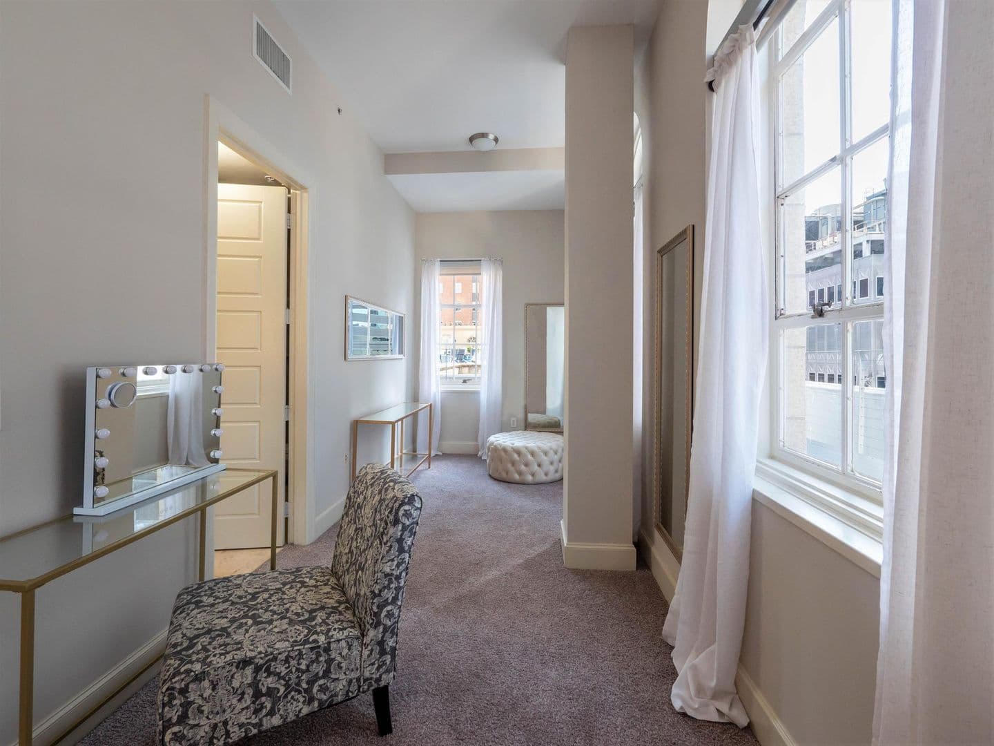 Dallas Apartment: 400 N Ervay St