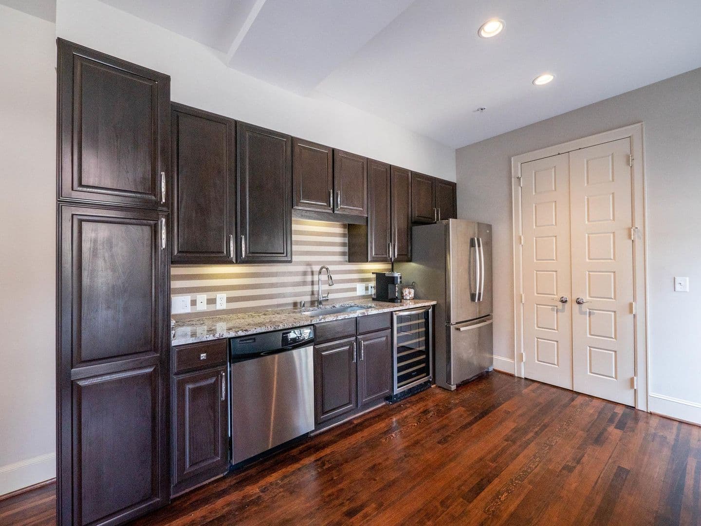 Dallas Apartment: 400 N Ervay St