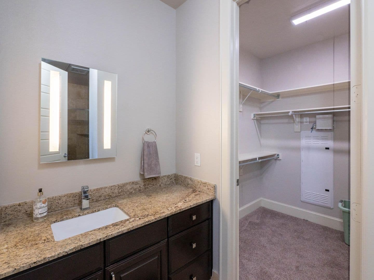 Dallas Apartment: 400 N Ervay St