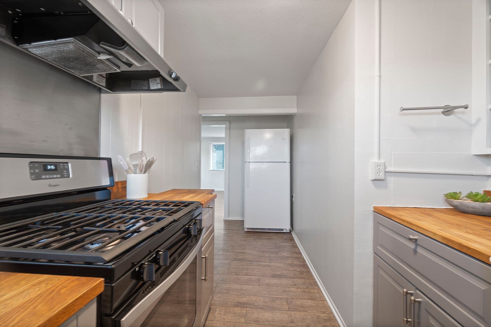 Redlands Apartment: 135 S. Center St.
