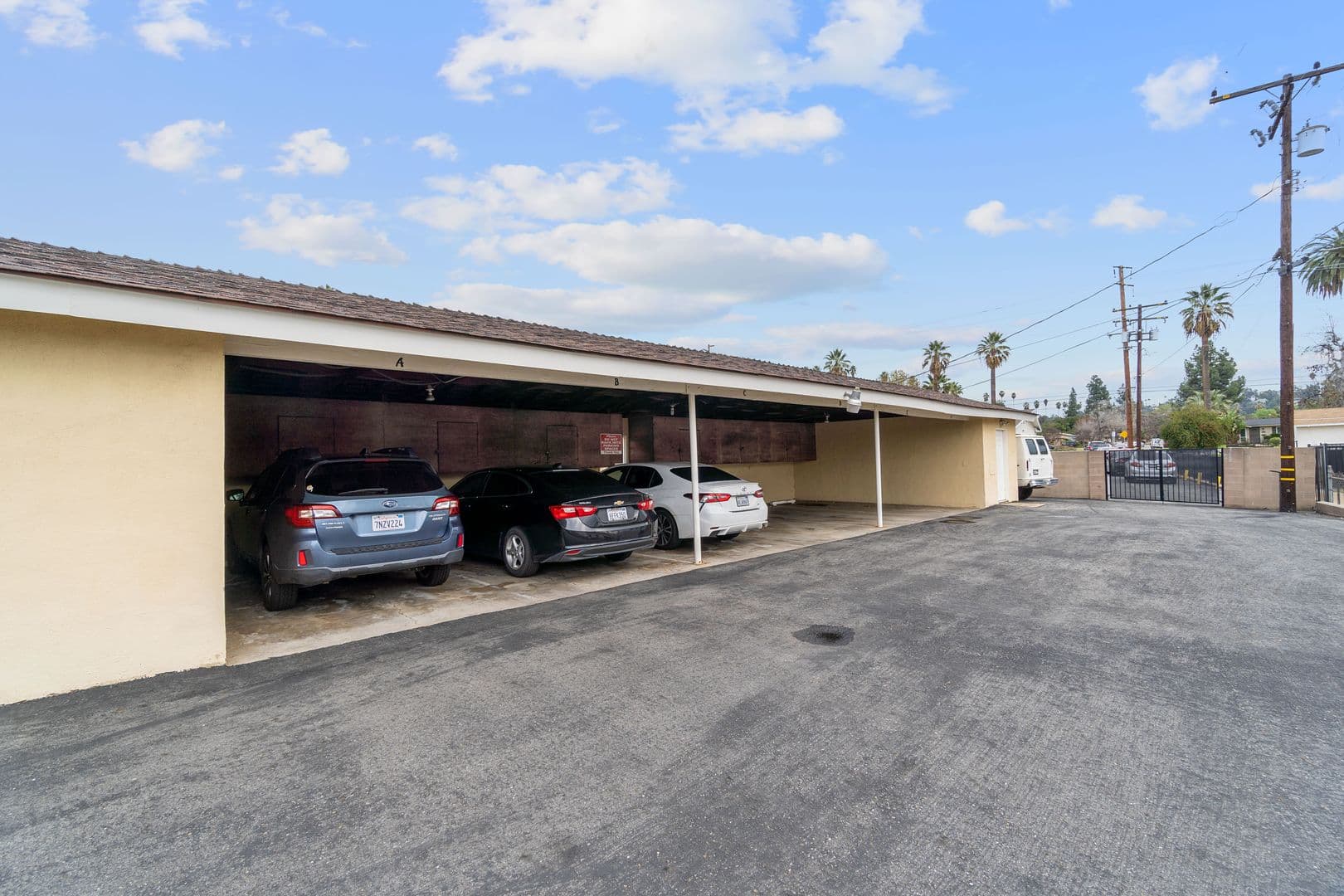 Redlands Apartment: 534 Roosevelt Rd