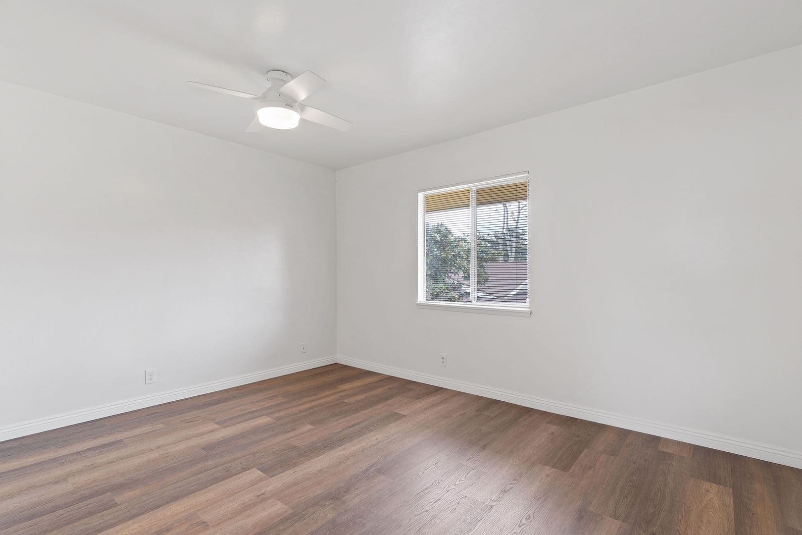 Redlands Apartment: 534 Roosevelt Rd