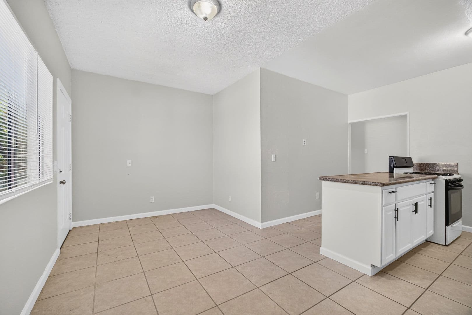 Riverside Apartment: 3390 Lime Street